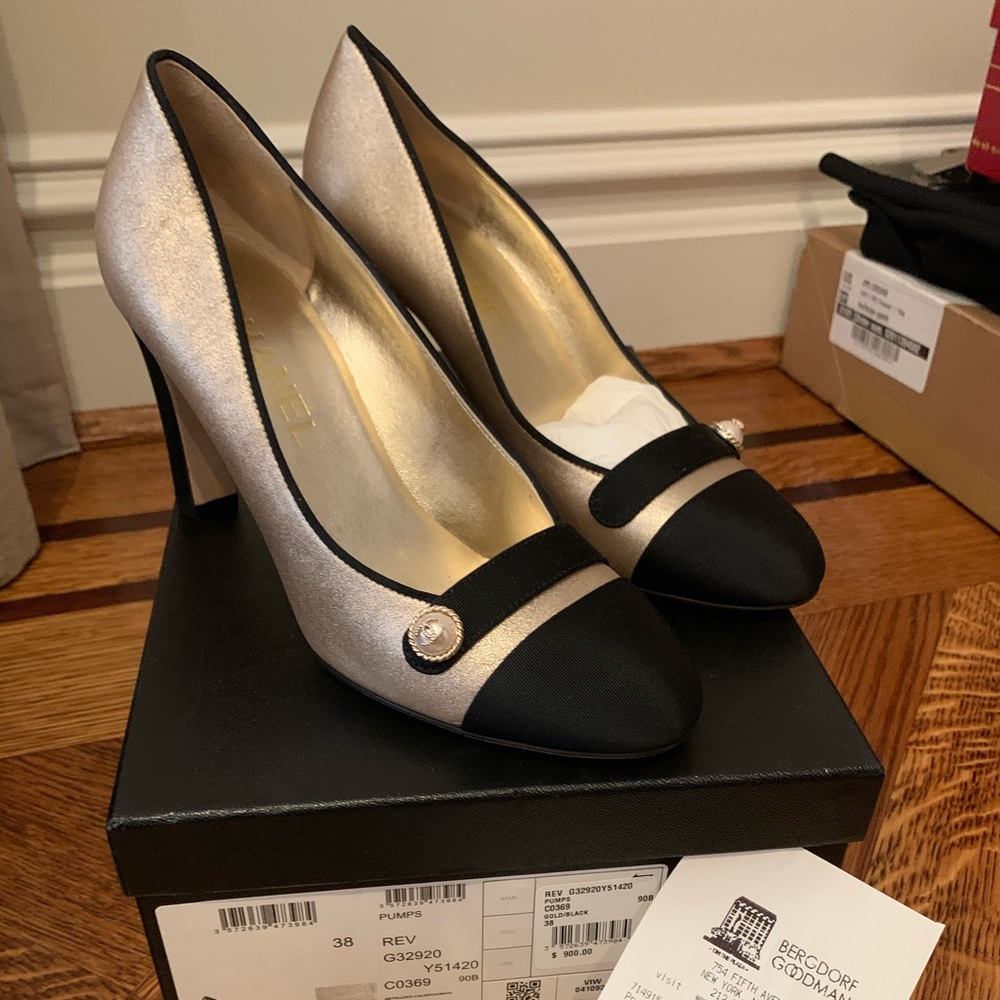 CHANEL pumps